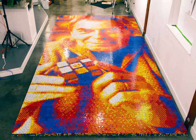 Pete Fecteau crea retratos gigantes con miles de cubos de Rubik 5