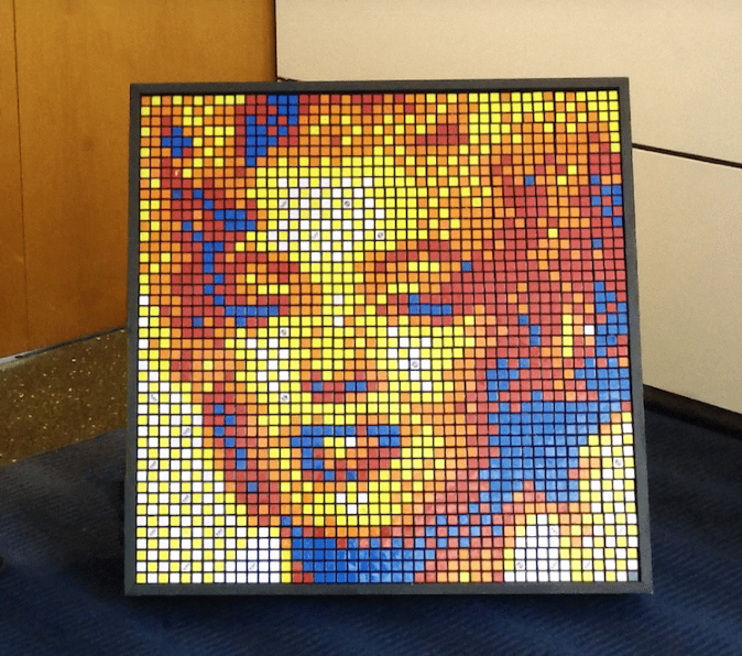 Pete Fecteau crea retratos gigantes con miles de cubos de Rubik 8