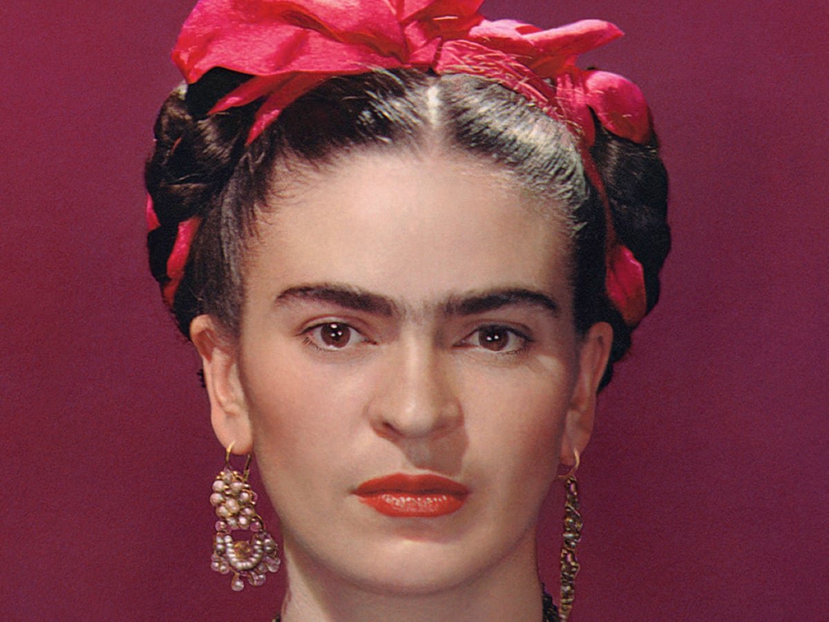 "Mereces un amor que te quiera despeinada", un poema atribuido a Frida Kahlo