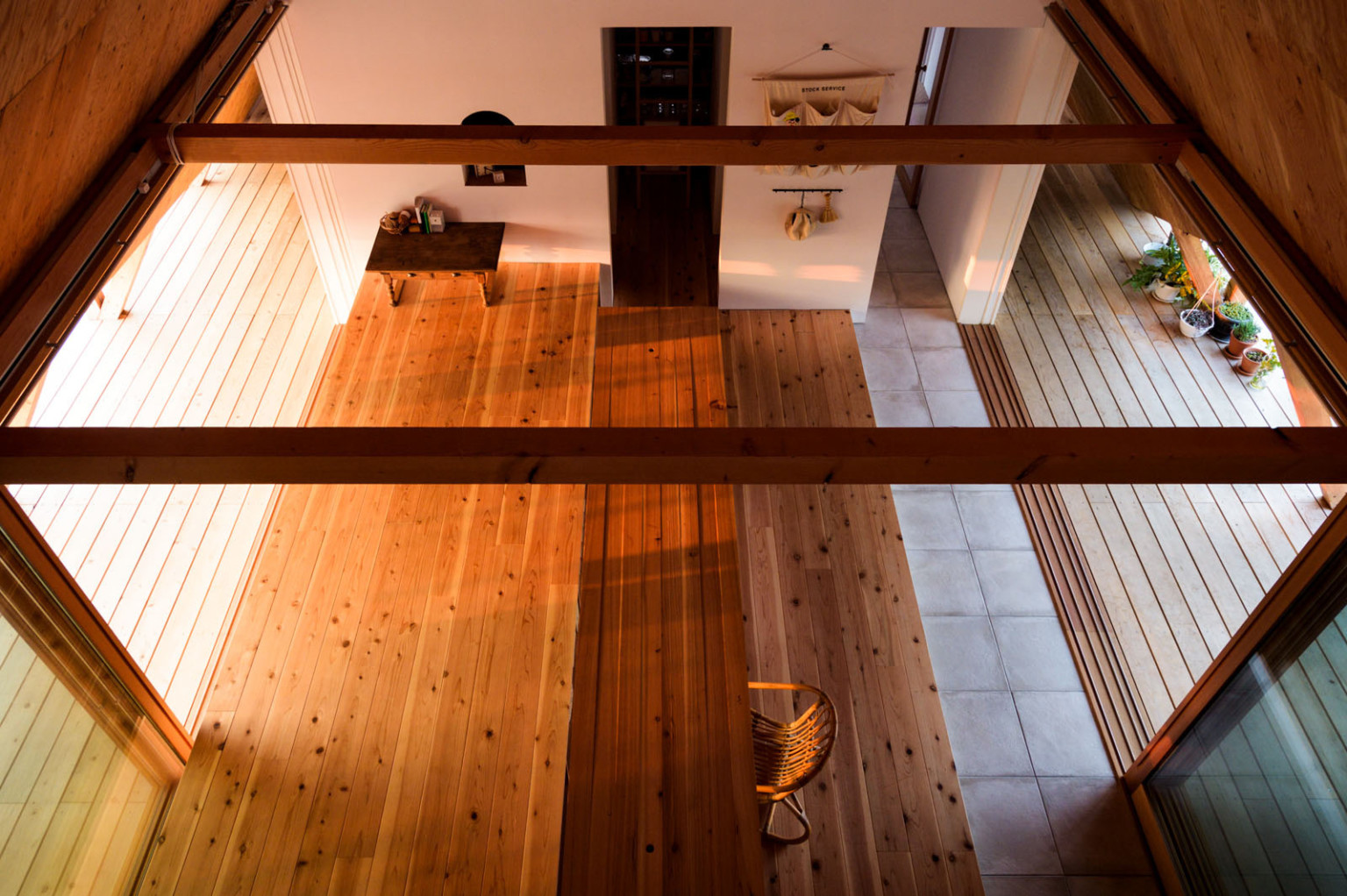 Una minimalista casa en Japon con forma de tienda de campana 6