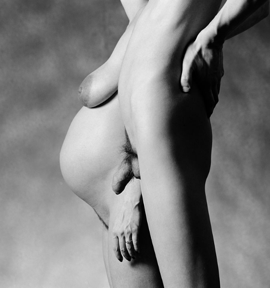 Surrealismo de alto voltaje en las eróticas fotos de Viktor Ivanovski