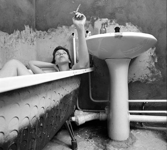 Surrealismo de alto voltaje en las eróticas fotos de Viktor Ivanovski