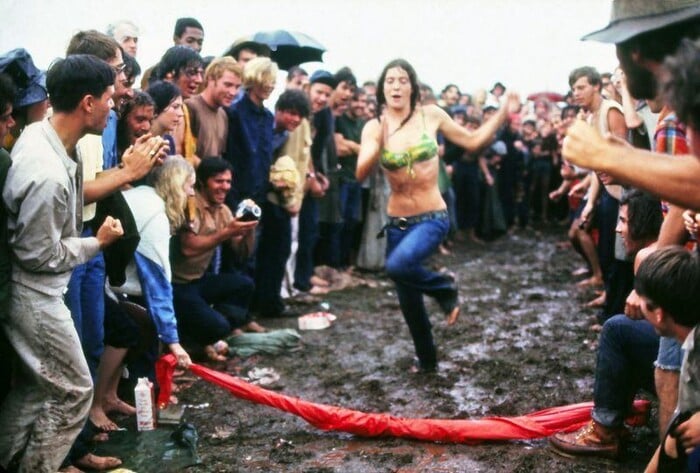 Gente en el festival de Woodstock
