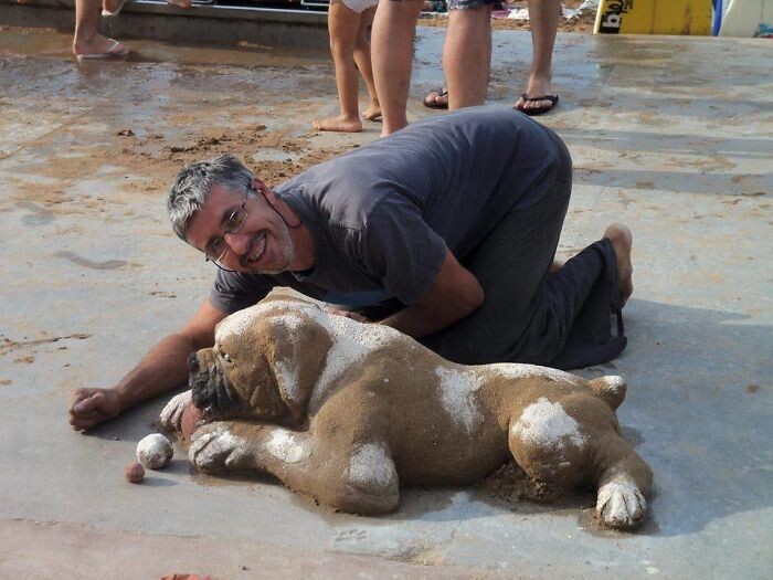 escultura arena perro de andoni bastarrika