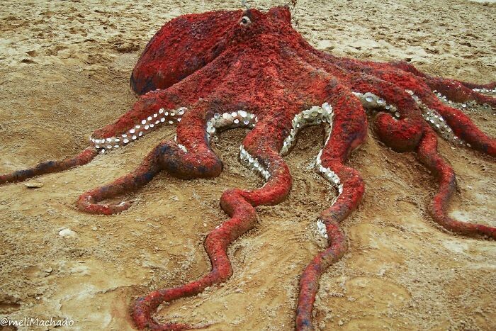 escultura arena pulpo de andoni bastarrika