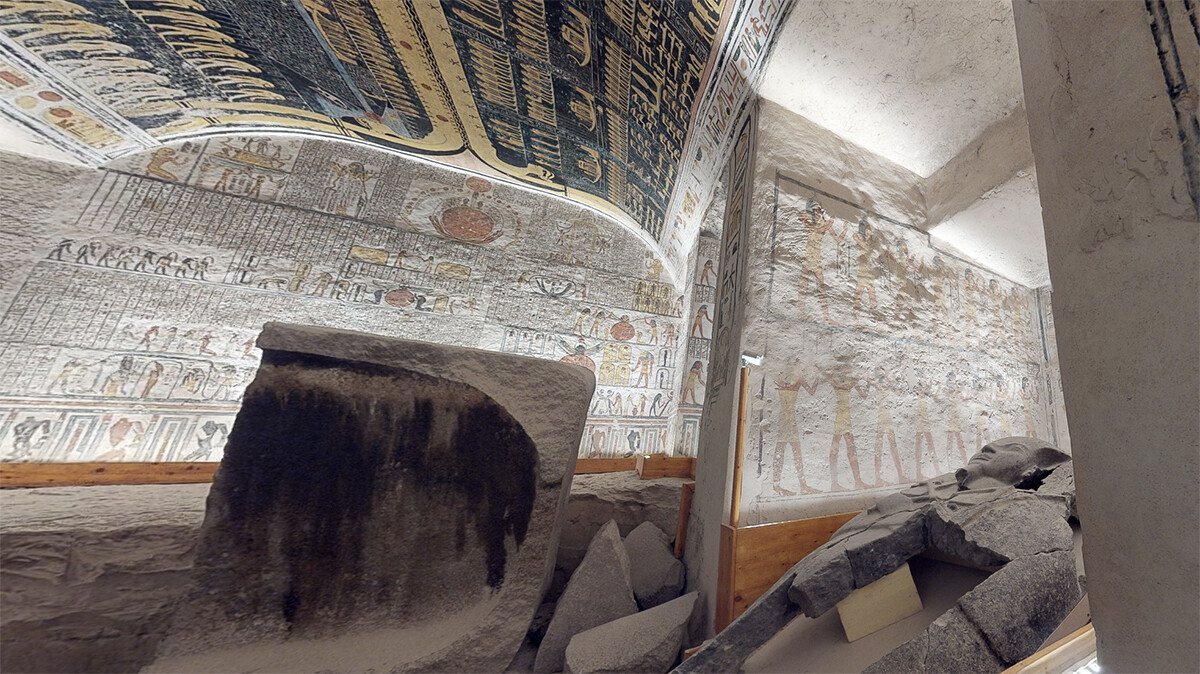 tomb-4.jpg