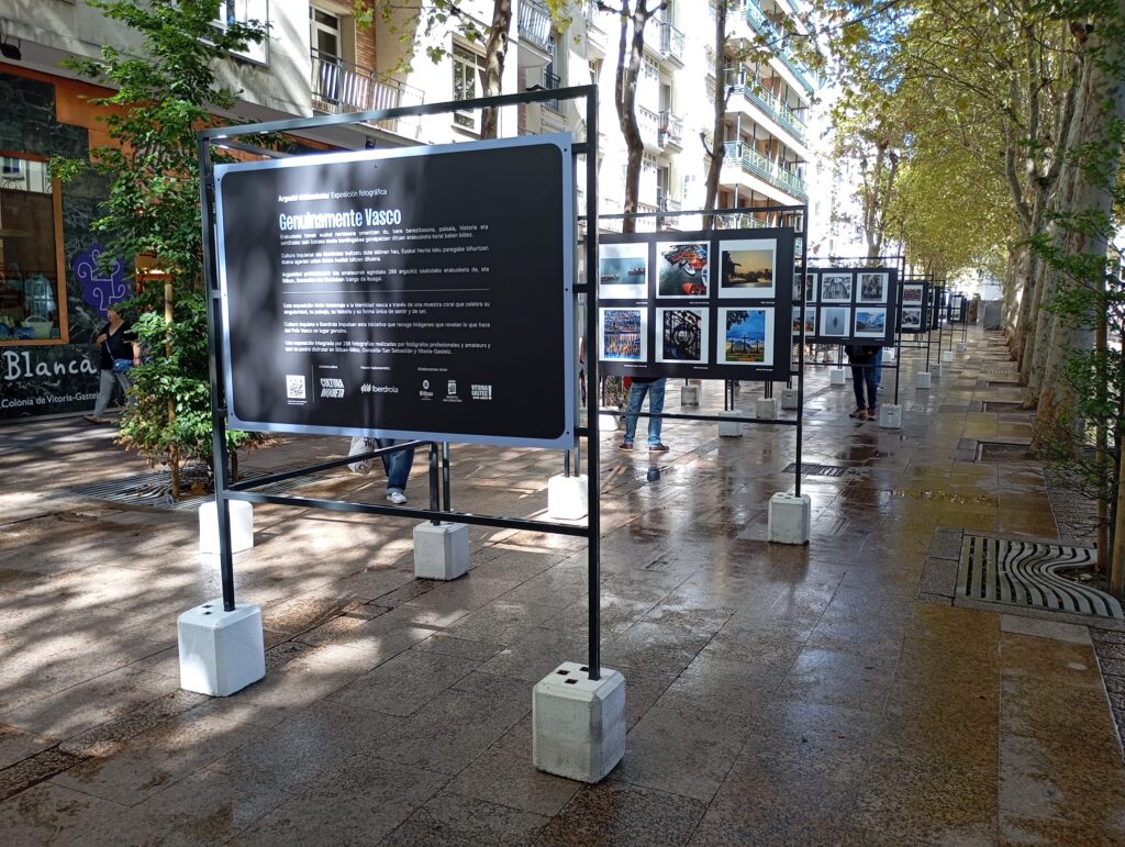 Fotografía de la exposición "Genuinamente vasco" en Vitoria.