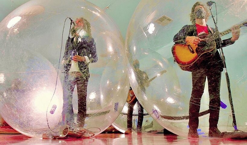 flaming lips plastic bubble concerts designboom 004