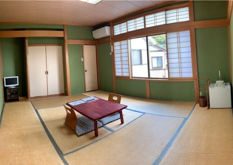 my cat yugawara gato hostal japon 3