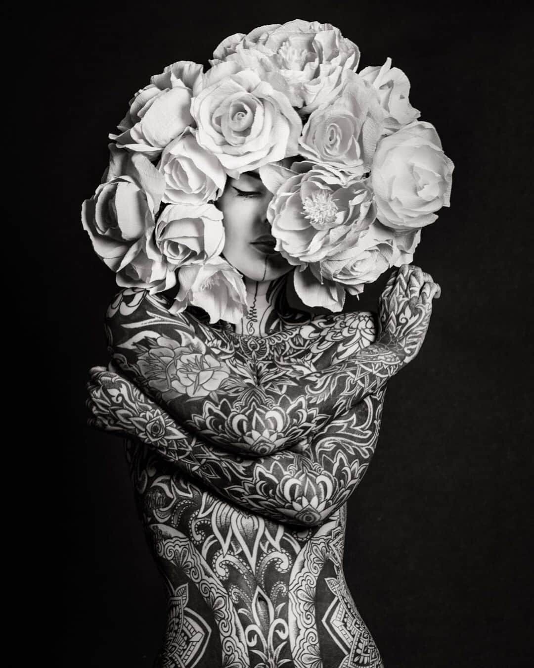 mujer tatuada reka nyari 1