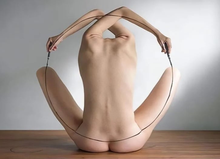 El fotógrafo Lin Yung Cheng crea figuras geométricas usando las líneas corporales