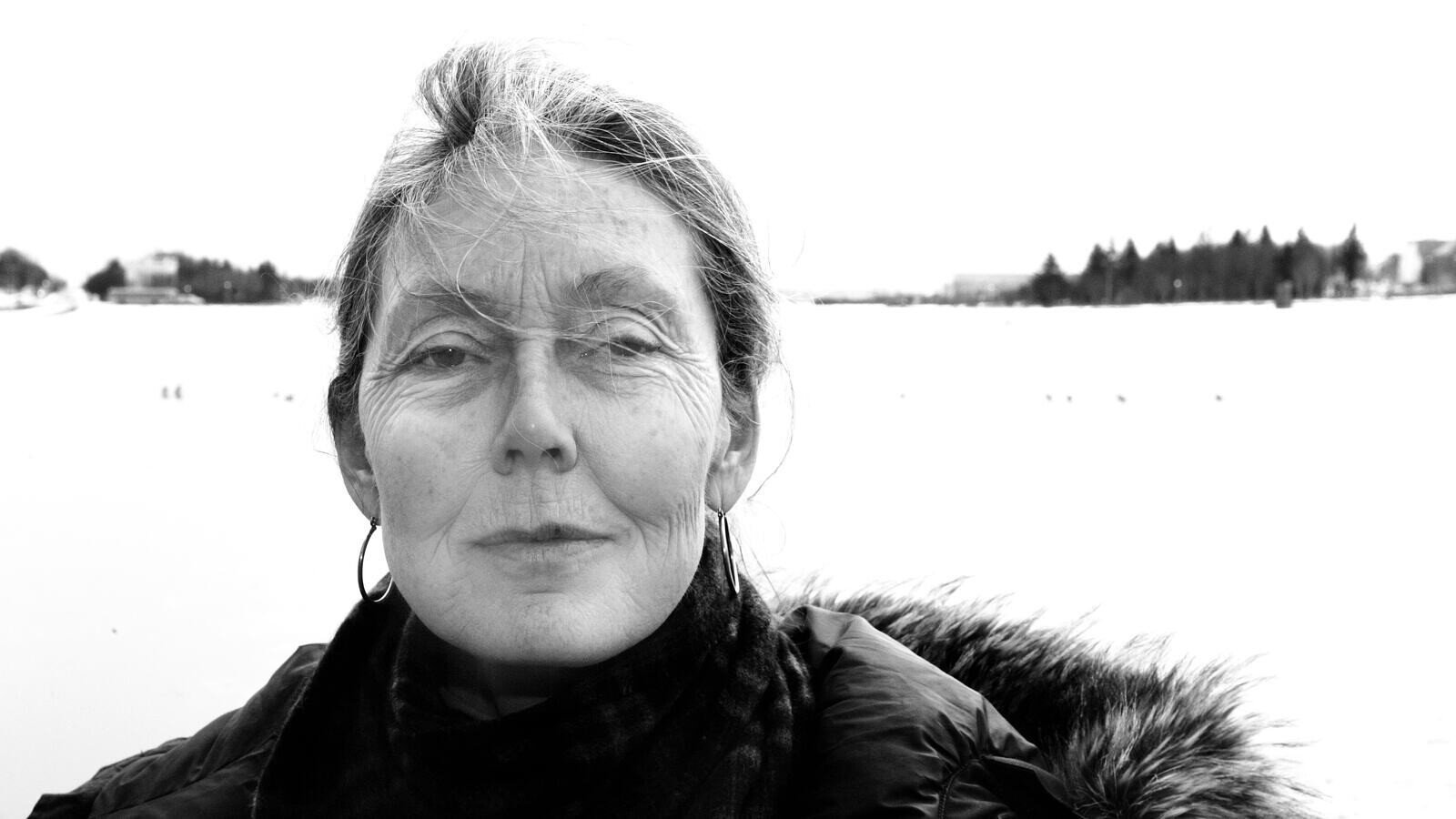 Anne Carson está considerada por la crítica literaria como la poeta viva más importante de las letras anglosajonas.