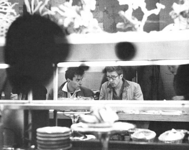 James Dean con su Rolleiflex, fotografiado por Roy Schatt en Nueva York