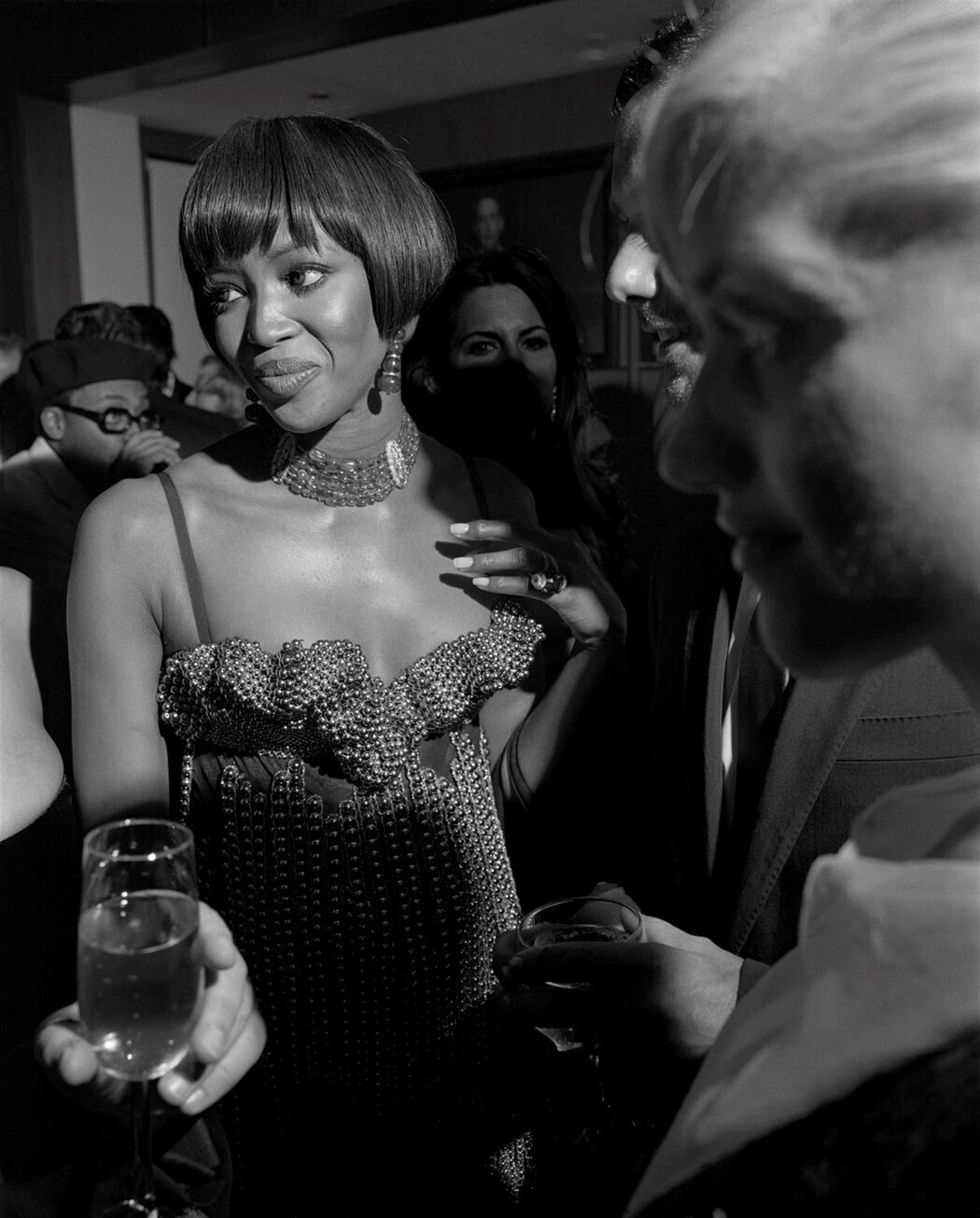 la top model internacional Naomi Campbell en una fiesta glamurosa