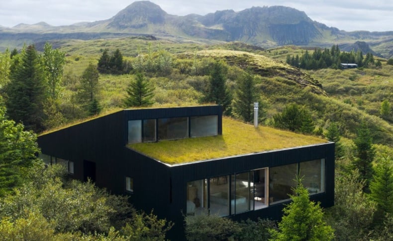 Una casa en Islandia invadida por la naturaleza