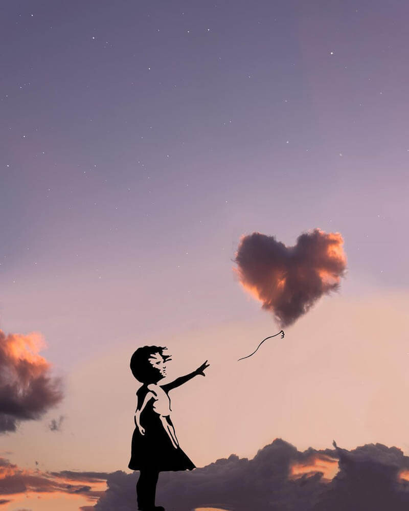en una fotografía del cielo se ha añadido a la imagen unas sombras que hace que una nube tome la forma de un globo