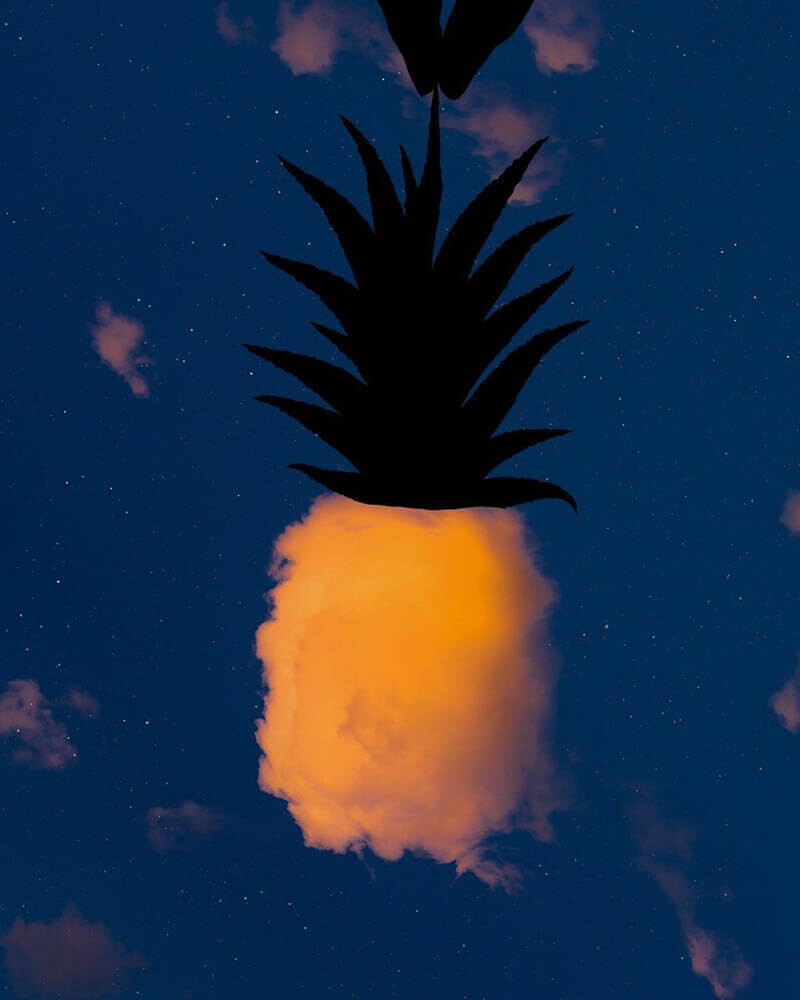 en una fotografía del cielo se ha añadido a la imagen unas sombras que hace que una nube tome la forma de una piña