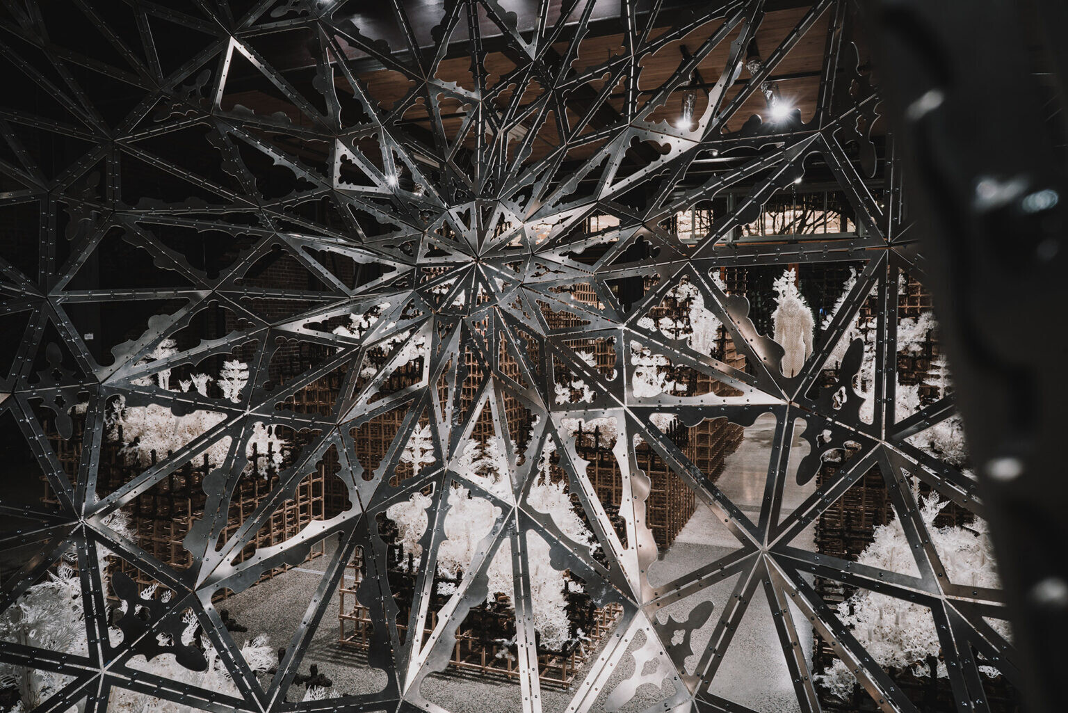 casey curran instalaciones esculturas flores cineticas 4