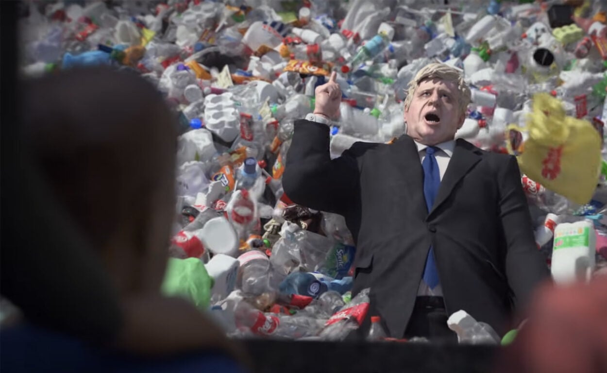 Un corto satírico con Boris Johnson, la nueva campaña de Greenpeace contra el plástico