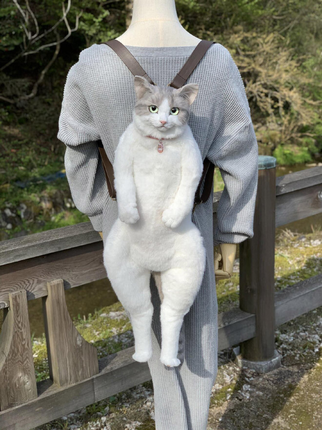 mochila gato hiperrealista japon