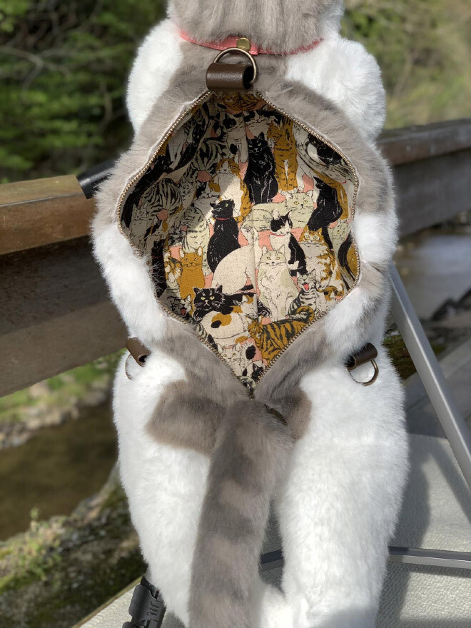 mochila gato hiperrealista japon1