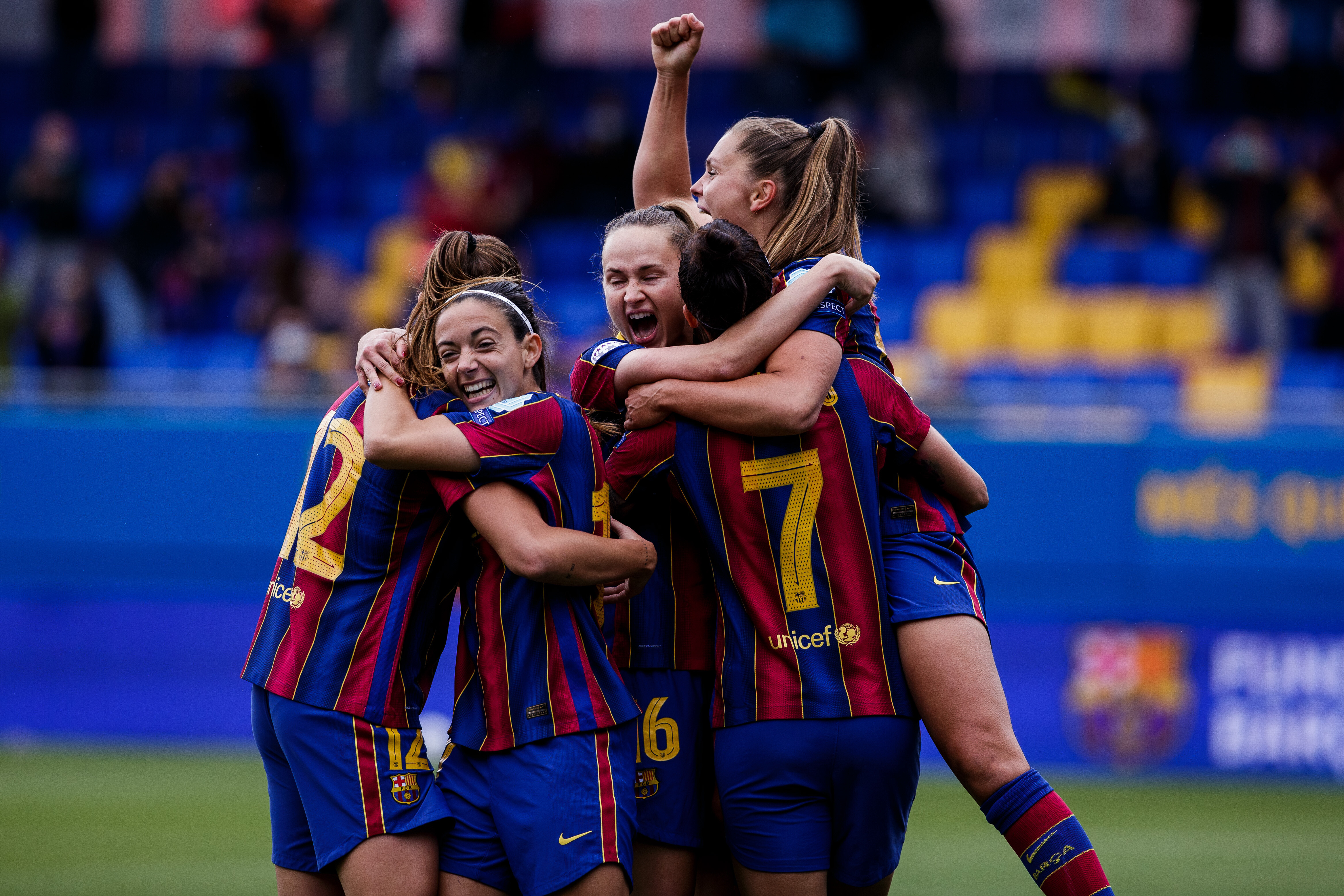 fc barcelona femenino abrazo triplete