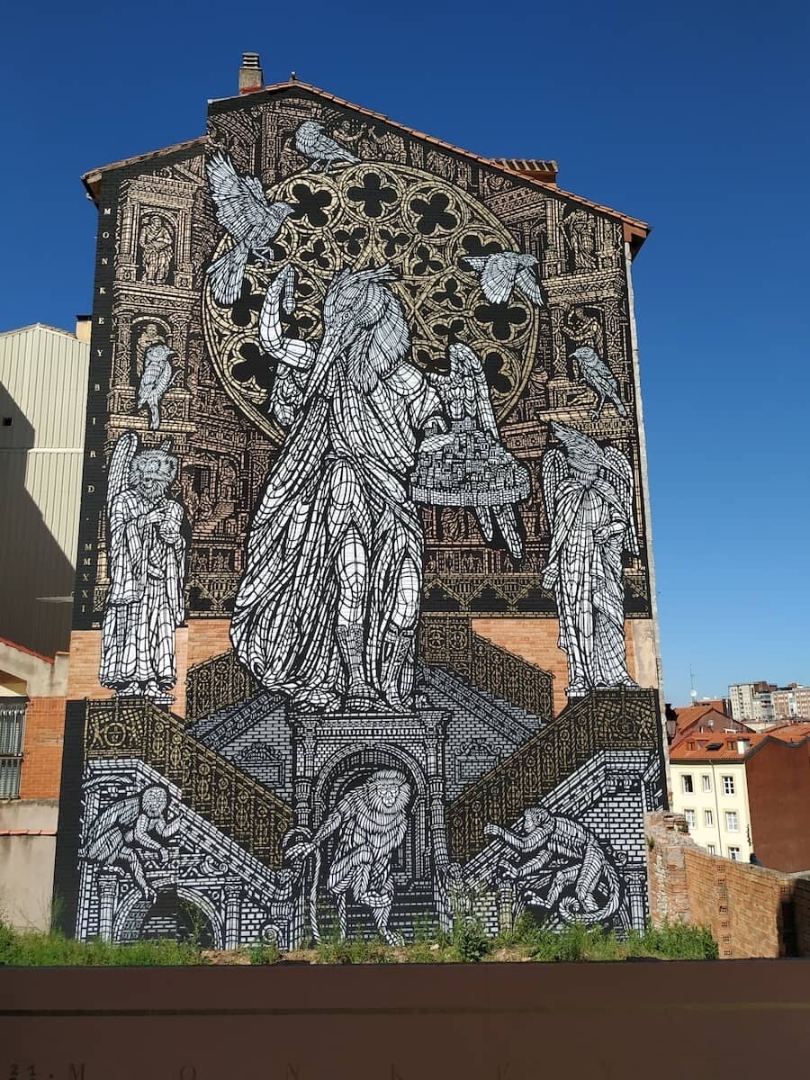 monkey bird arte urbano catedral de burgos 2