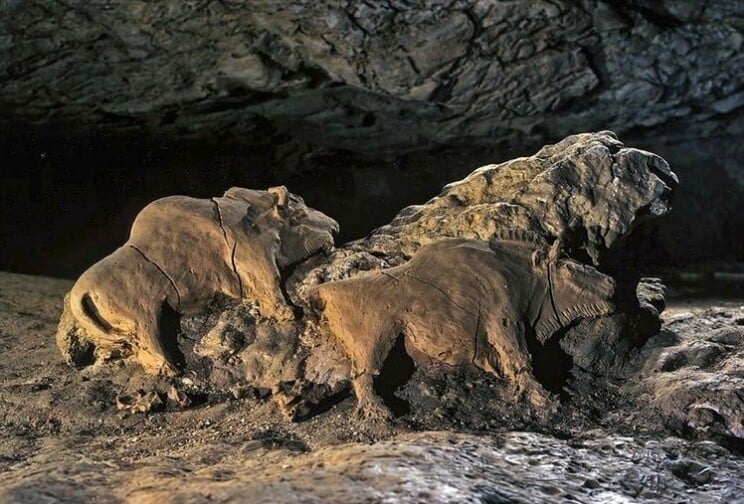 escultura prehistoria arqueologia francia bisontes 1