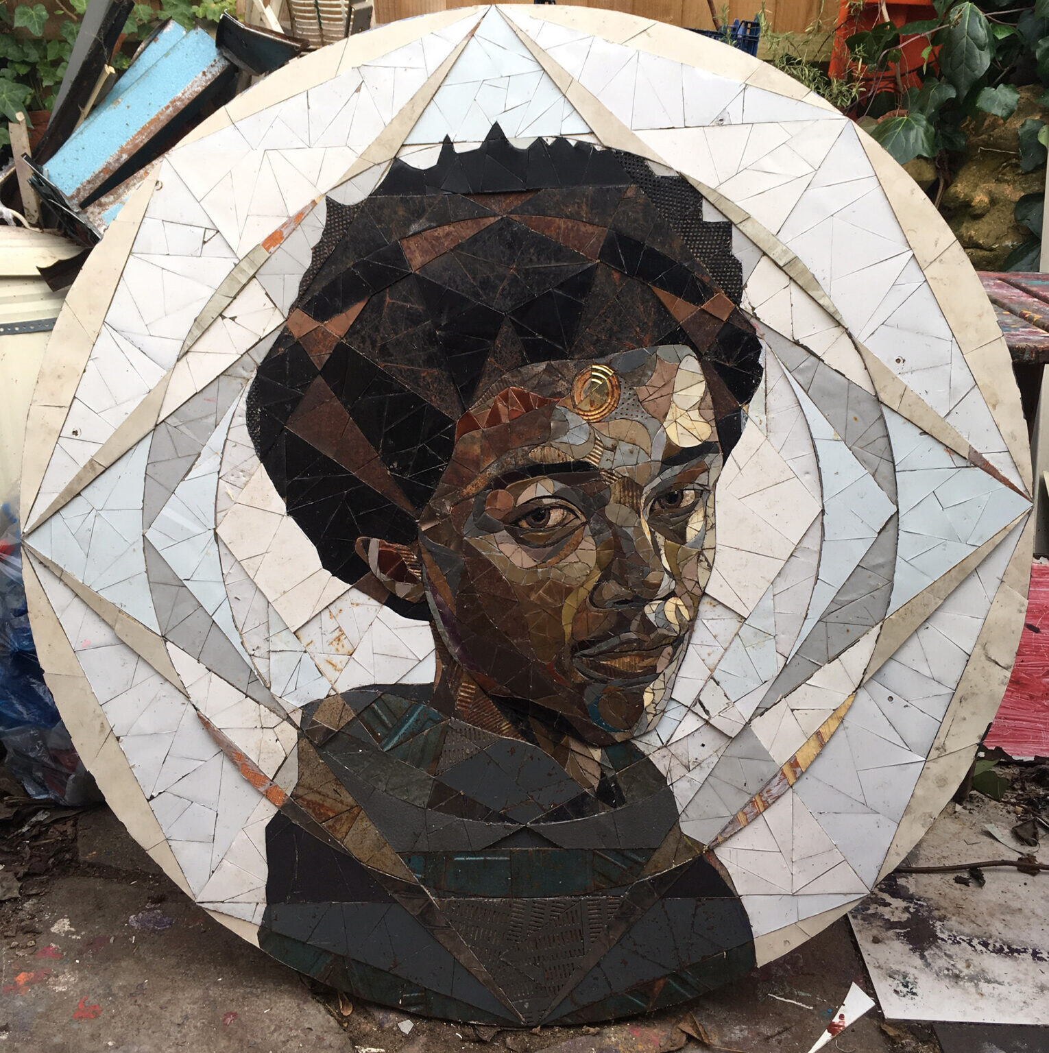 matt small collage reciclaje retrato trash art 8