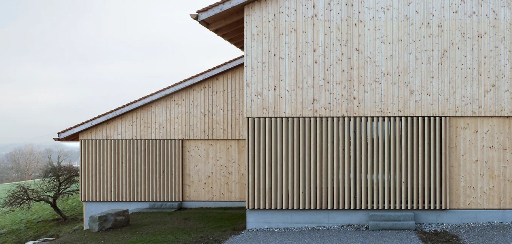 Kit Architects rehabilita una antigua casa de campo suiza con más de 300 años de historia