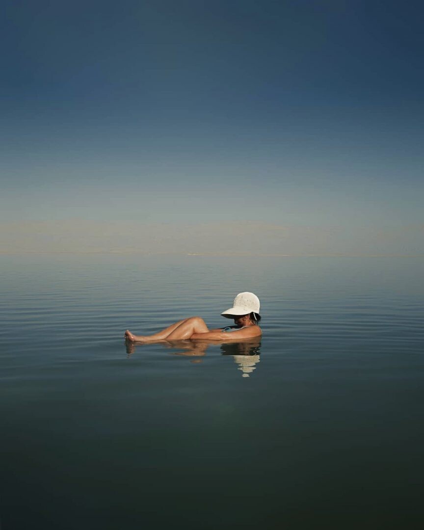 el mar muerto por el fotógrafo alexander bronfer