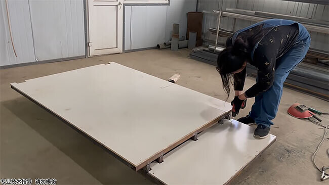 Handy Geng construyendo el banco de energía