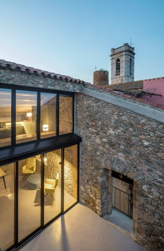 majoral tisshino architects arquitectura diseno espana cruilla patio espana bajo adria goula 2min