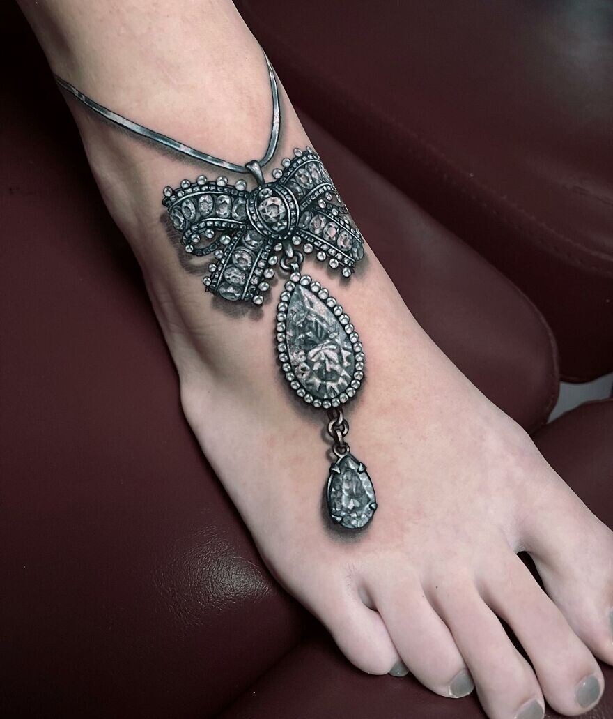 ryan ashley tatuaje joyeria realismo 2