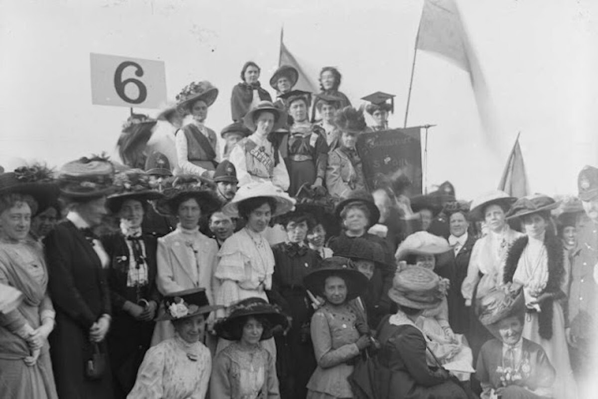 "Women's Sunday", junio de 1908, fotografía de Christina Broom.