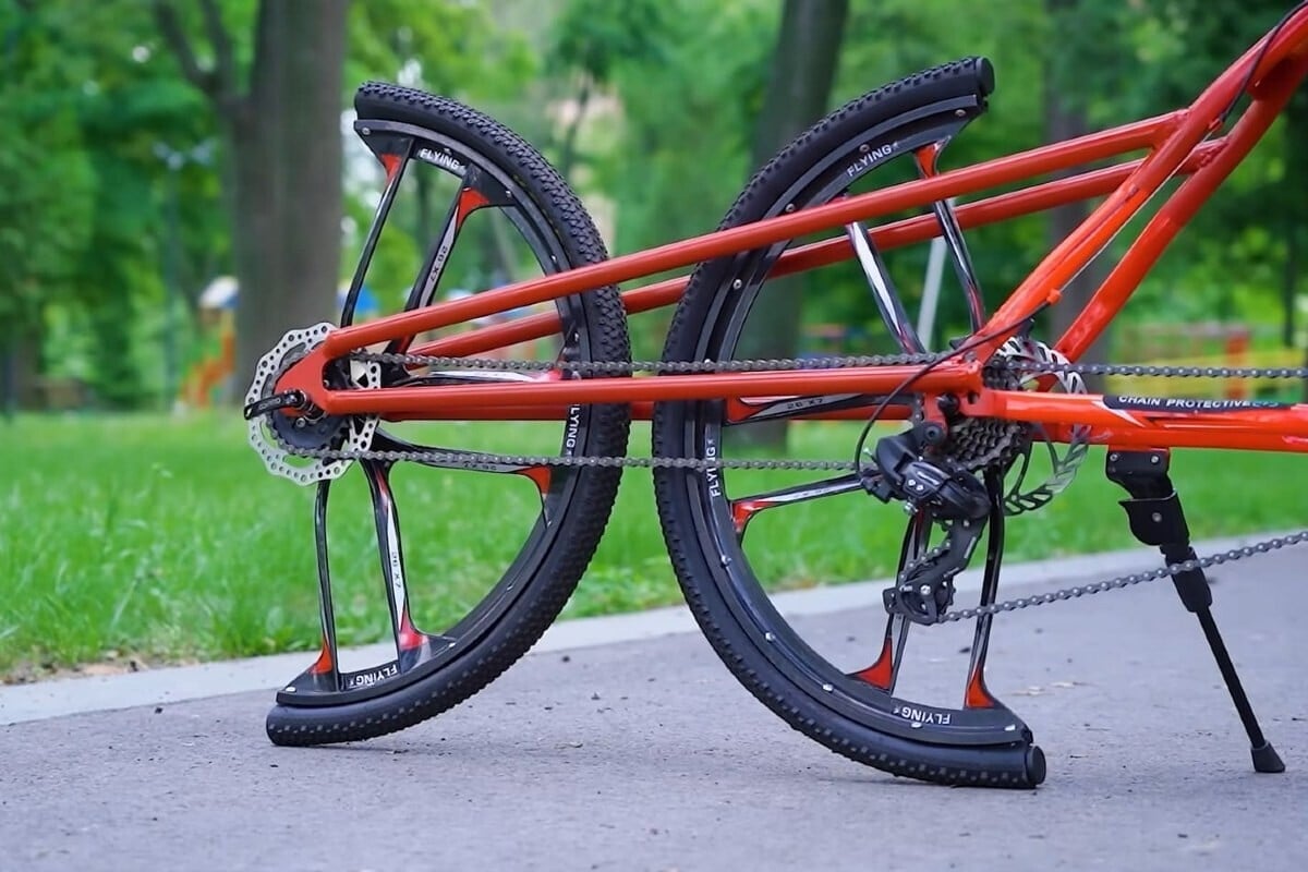 Un ingeniero crea una bicicleta funcional con una rueda partida