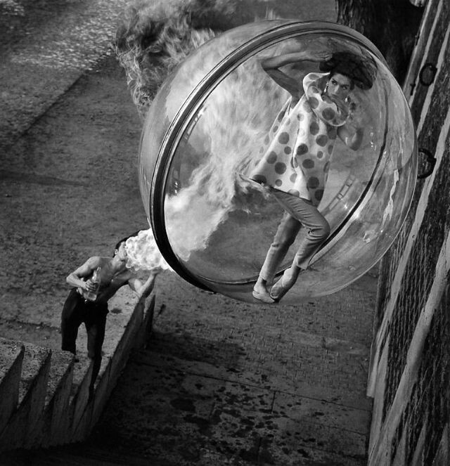 melvin sokolsky serie fotografia burbuja moda mujer flotar 13