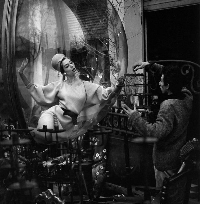 melvin sokolsky serie fotografia burbuja moda mujer flotar 15