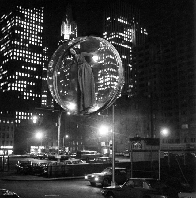 melvin sokolsky serie fotografia burbuja moda mujer flotar 17