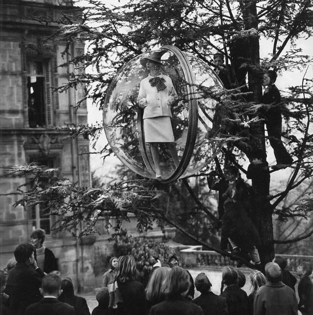 melvin sokolsky serie fotografia burbuja moda mujer flotar 5