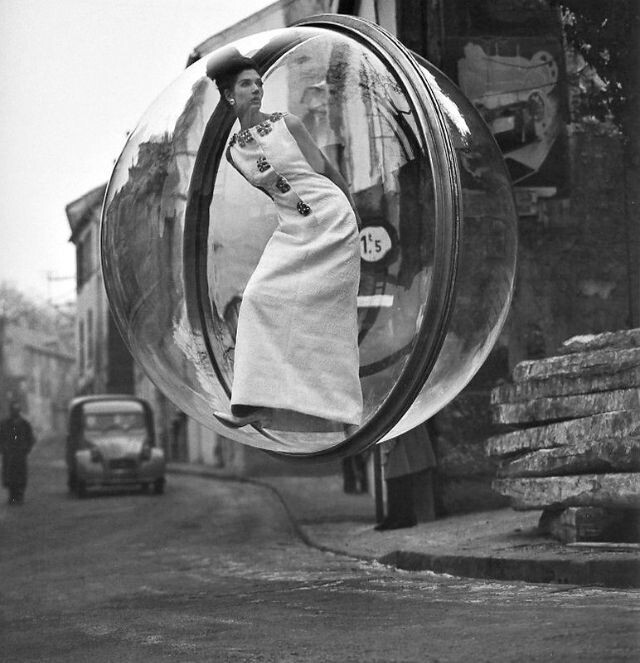 melvin sokolsky serie fotografia burbuja moda mujer flotar 8