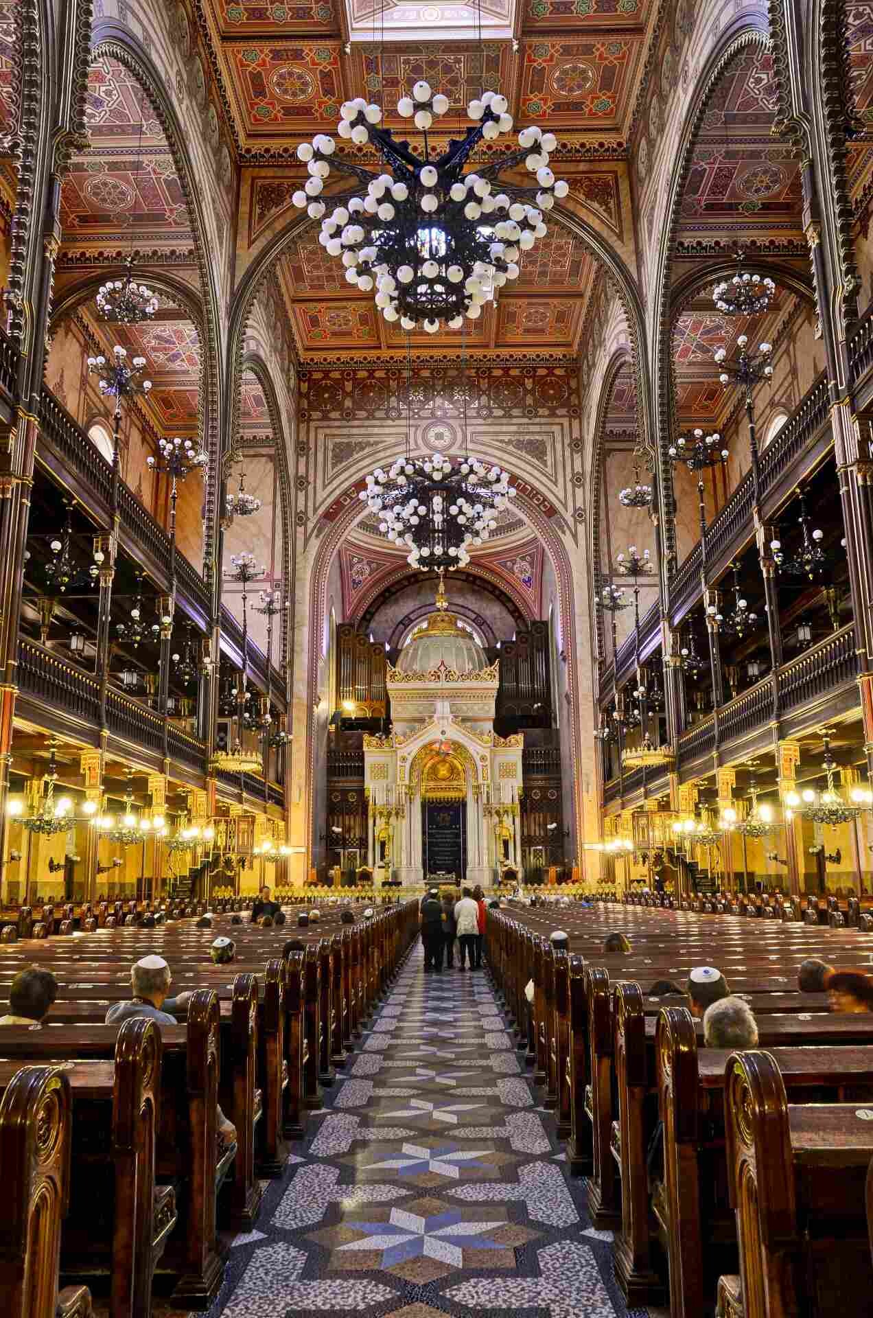 turismo hungria robert capa imre kertesz elisabeth vilma lwoff parlaghy budapest ruta recorrido 5