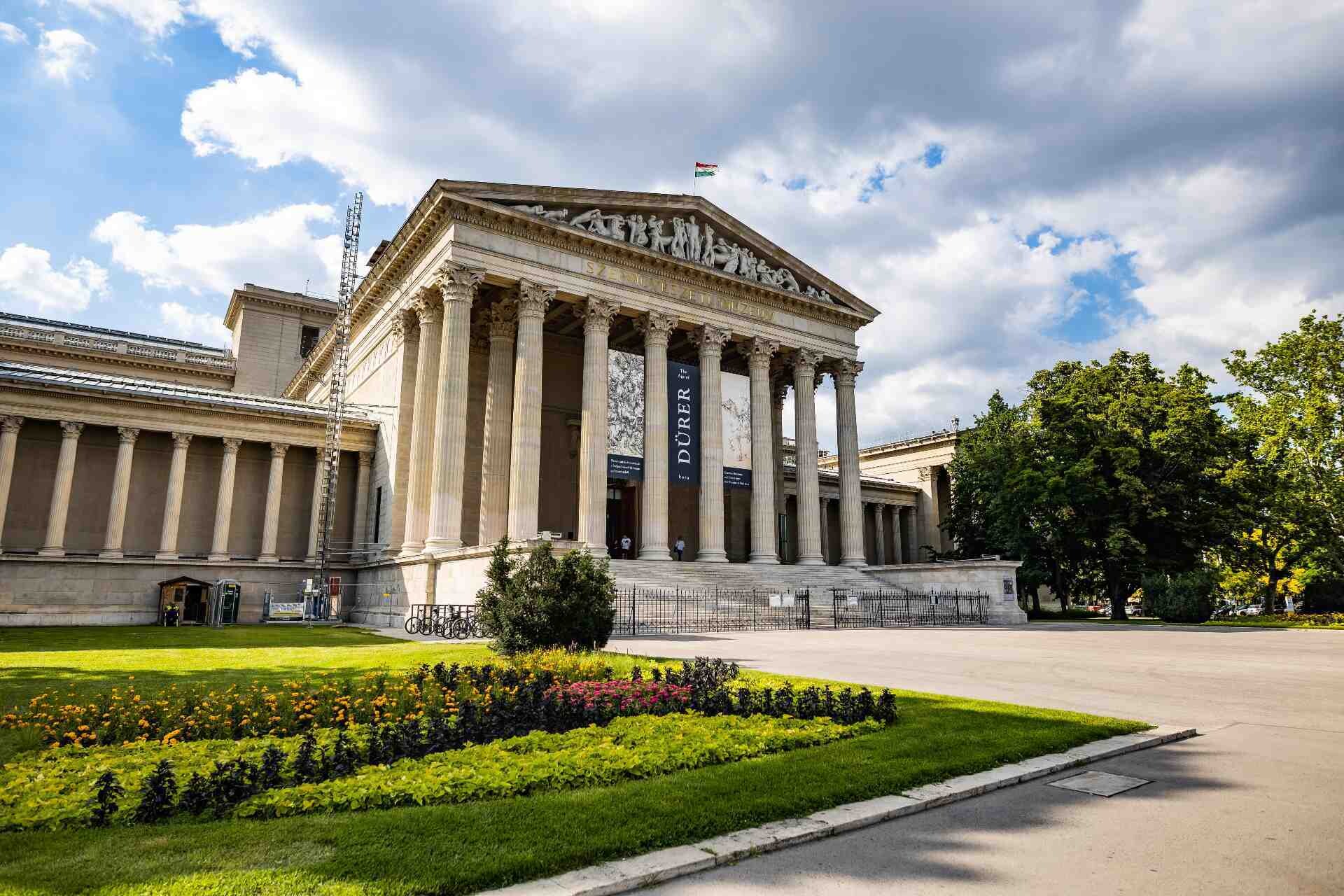 turismo hungria robert capa imre kertesz elisabeth vilma lwoff parlaghy budapest ruta recorrido 8