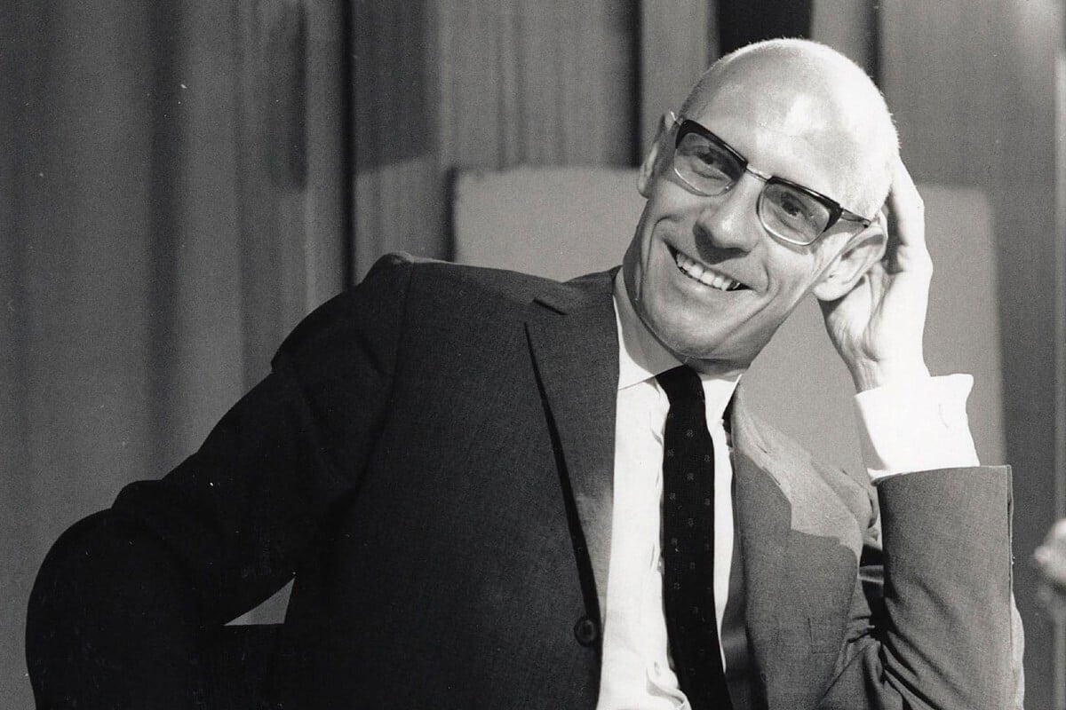 El filósofo Michel Foucault reflexiona sobre qué significa ejercer el poder