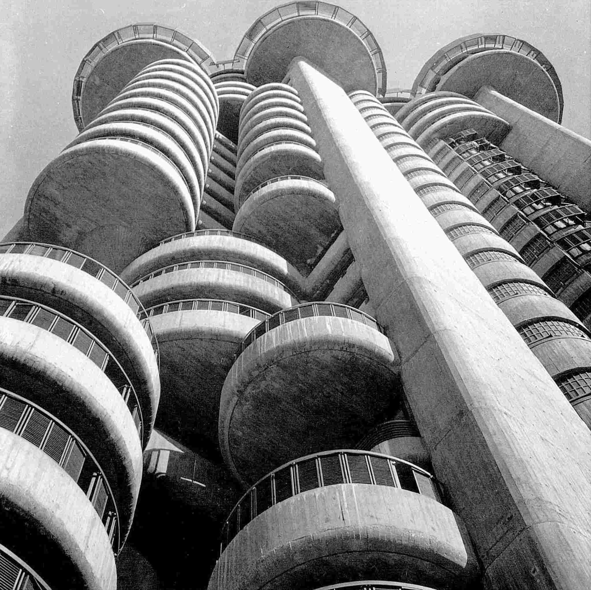 torres blancas edificio madrid brutalismo arquitectura organica cilindro 7