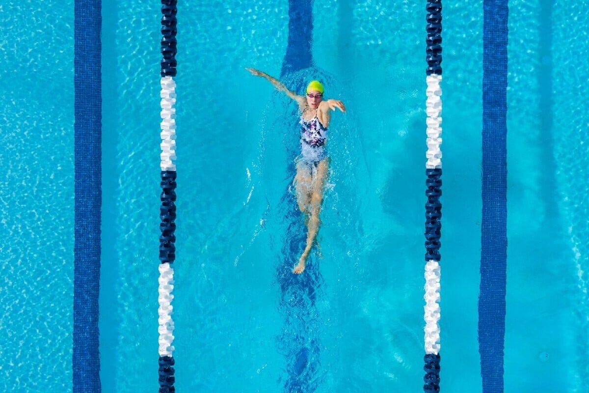 La fotógrafa Ilanna Barkusky captura la simetría a flote de las piscinas