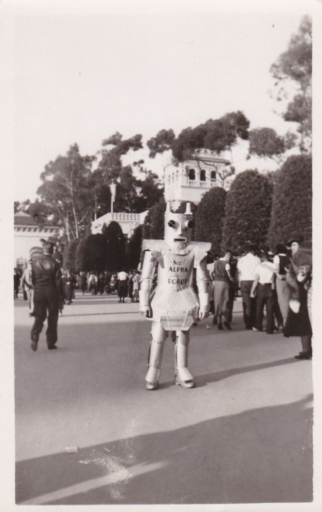 robots antiguos vintage tecnologia uncanny fotos 2