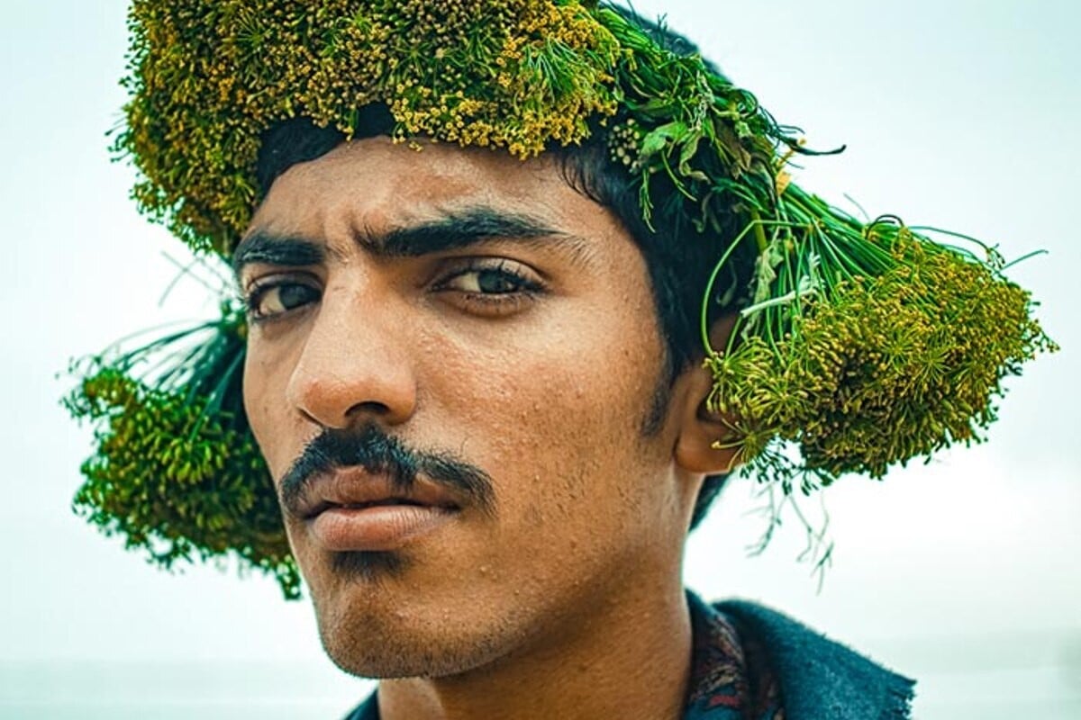 El fotógrafo Omar Reda retrata la bella fragilidad de los “hombres flor” saudíes