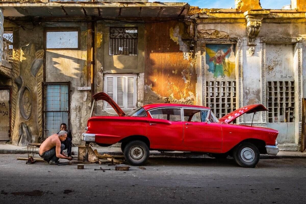 cuban repair shop 2016 copyright michael chinnici vanishing cuba 2000