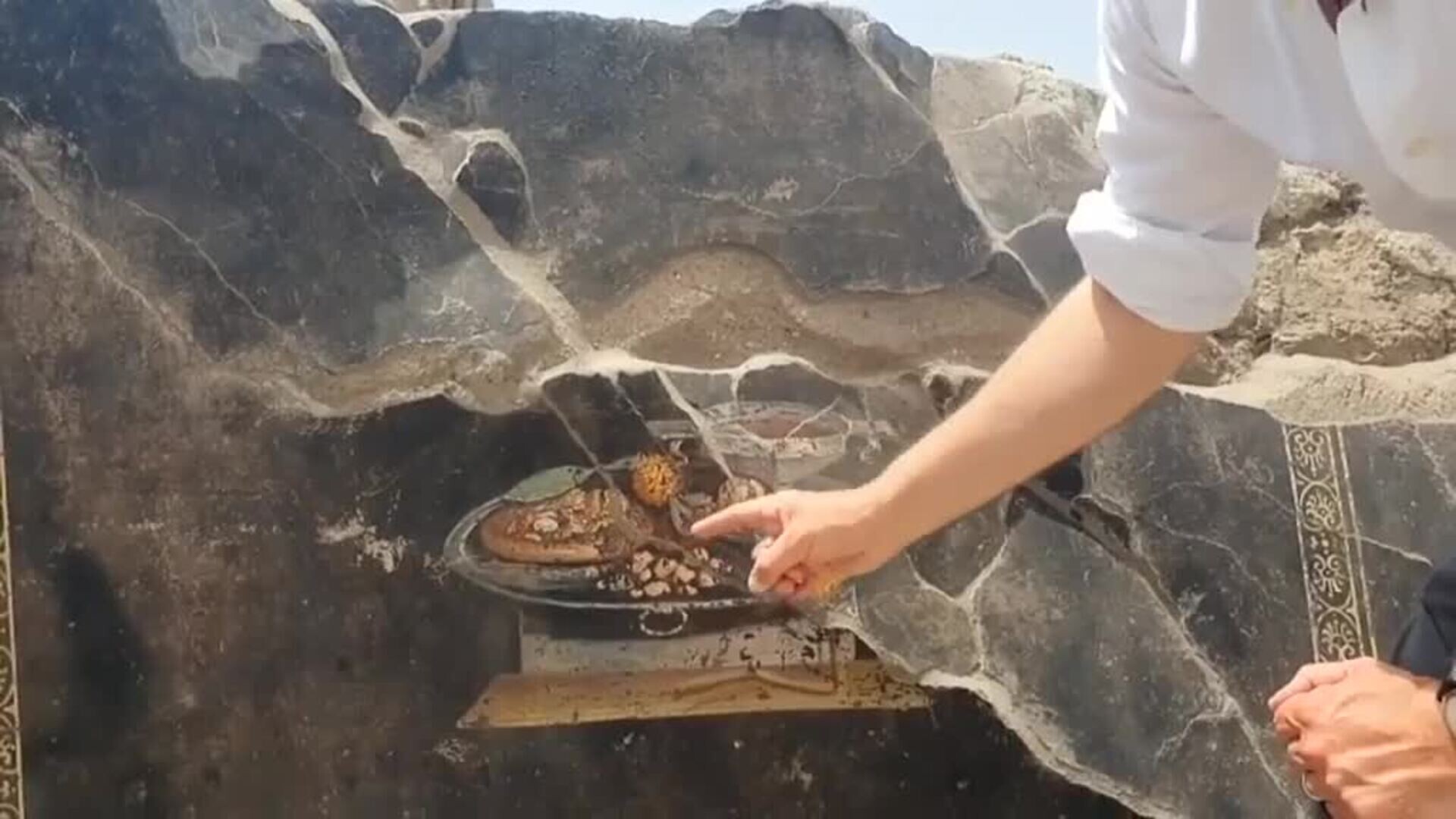pizza pompeya fresco 2000 anos antiguedad pintura 3